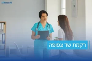 תמונה של רופא עם סמל רפואי בתמונת רקע כחולה, המפרט את הבעיות שיכולות להתגלות בבדיקת EMG, כולל פריצת דיסק, מחלת ניוון שרירים, פגיעות שרירים, תסמונת התעלה הקרפלית ו-ALS.